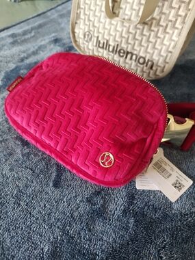 Lululemon Quilted Belt Bag Crossbody – Hot Pink NWT Mini Pouch